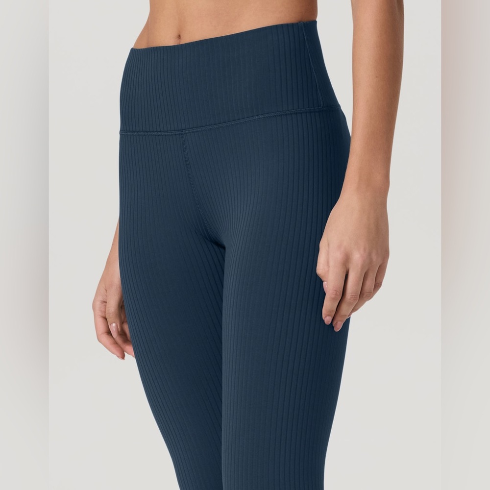 Vuori Inversion Rib Legging in Ocean Blue - Picture 3 of 8
